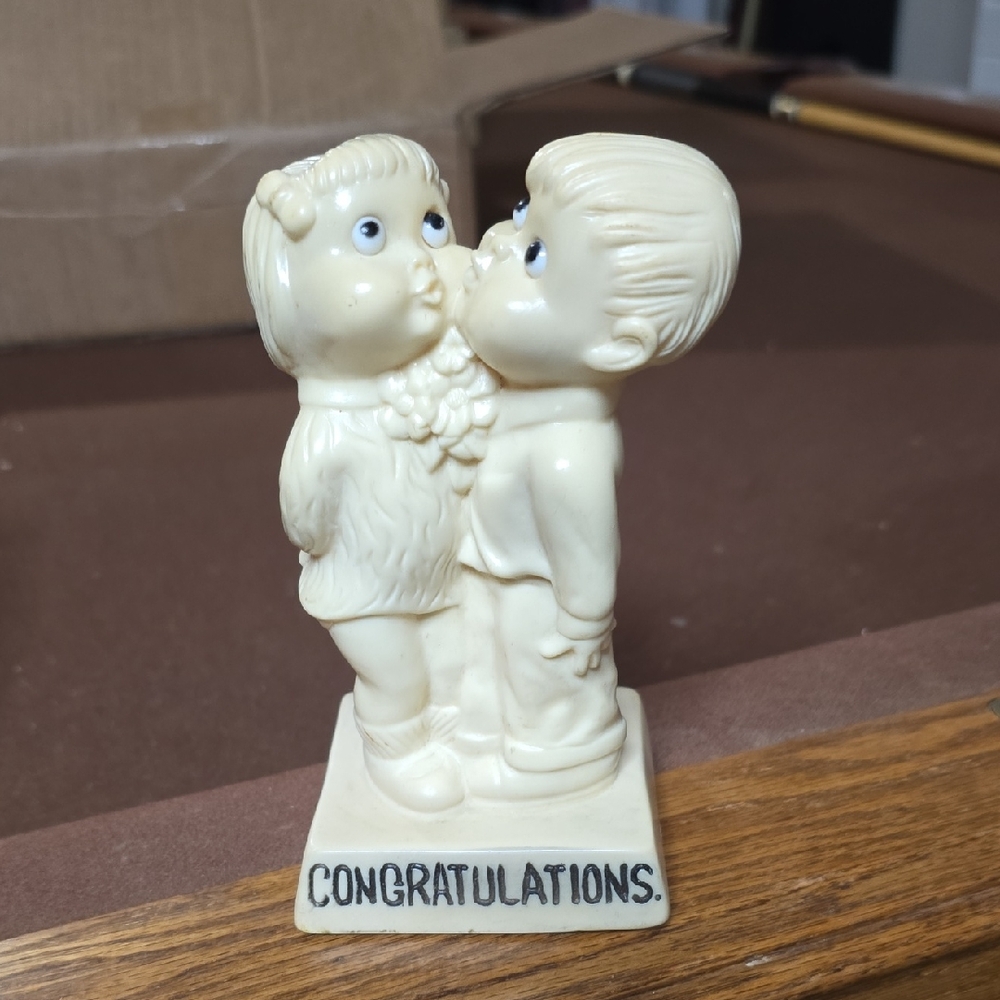 Cream Figurine - Congratulations Home Party Decor